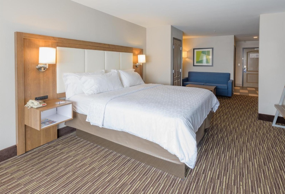 Holiday Inn Express & Suites Jamestown